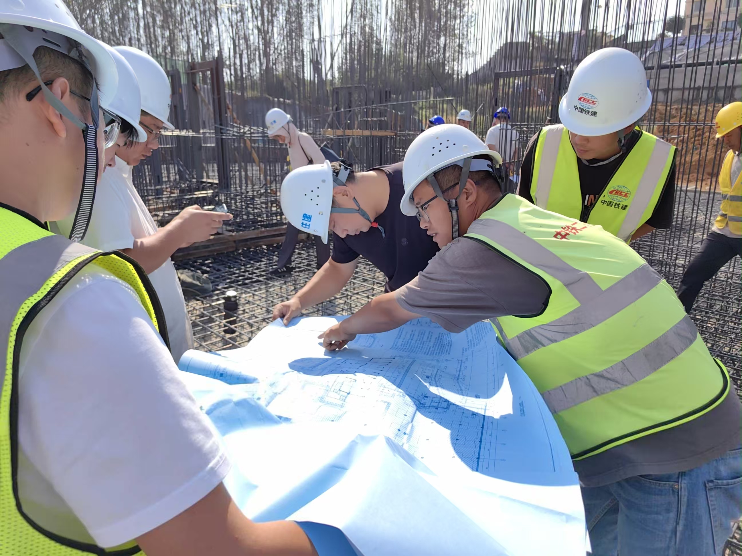 三等奖9月26日 蓝图共绘 云间绿大地 徐松.jpg